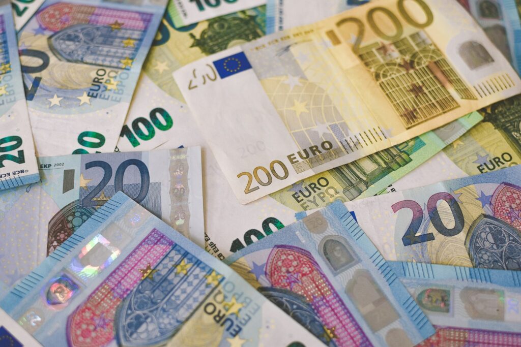 Verschiedene Euro-Banknoten